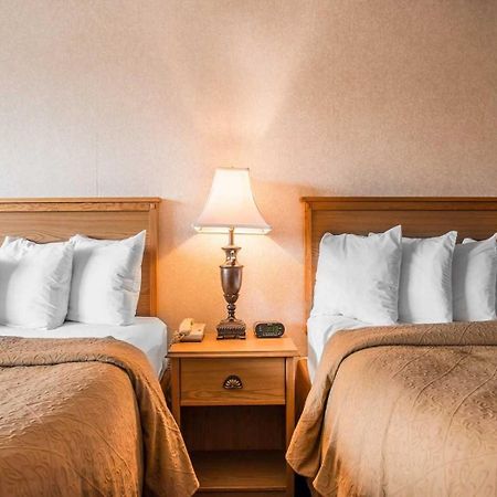 Quality Inn Pittsburgh Airport Oakdale Bagian luar foto