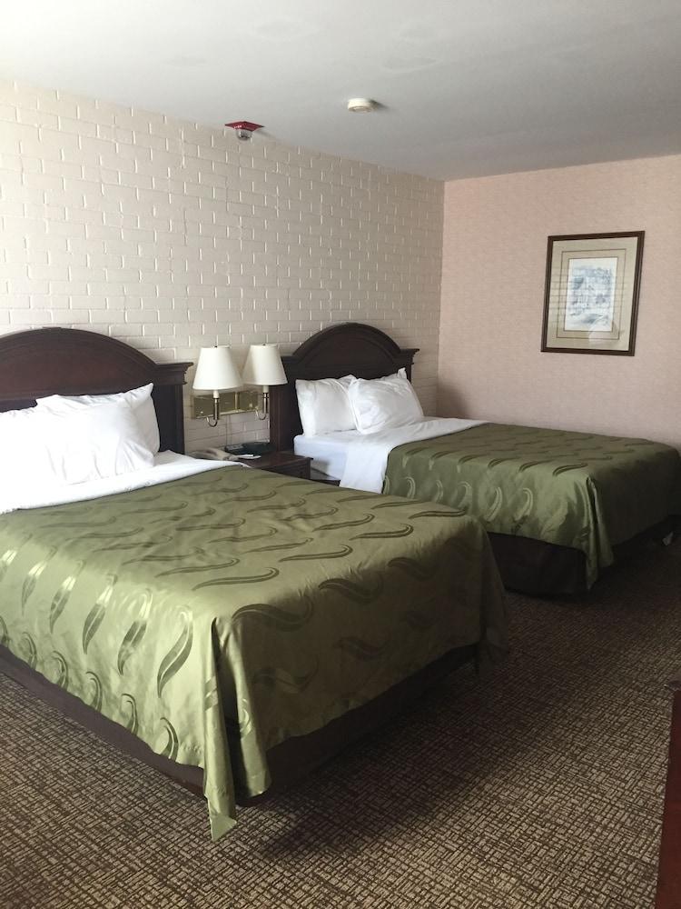 Quality Inn Pittsburgh Airport Oakdale Bagian luar foto