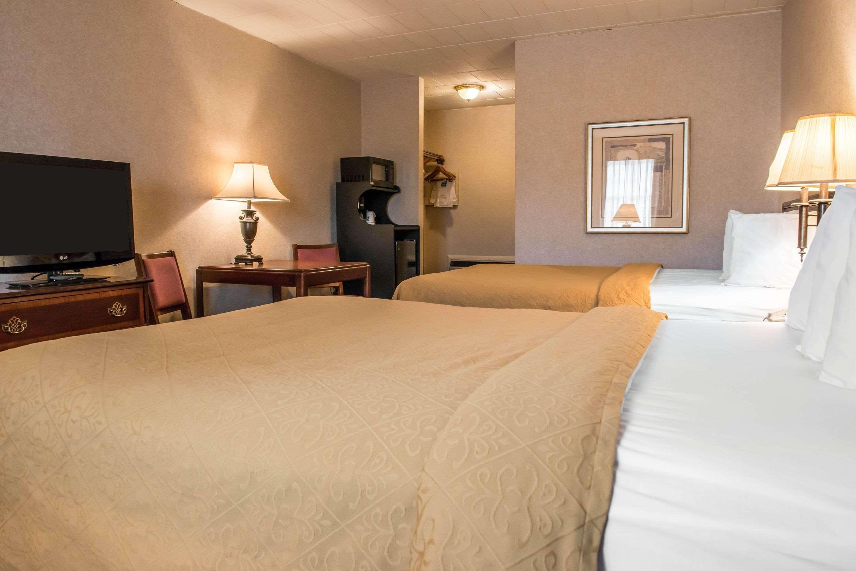 Quality Inn Pittsburgh Airport Oakdale Bagian luar foto