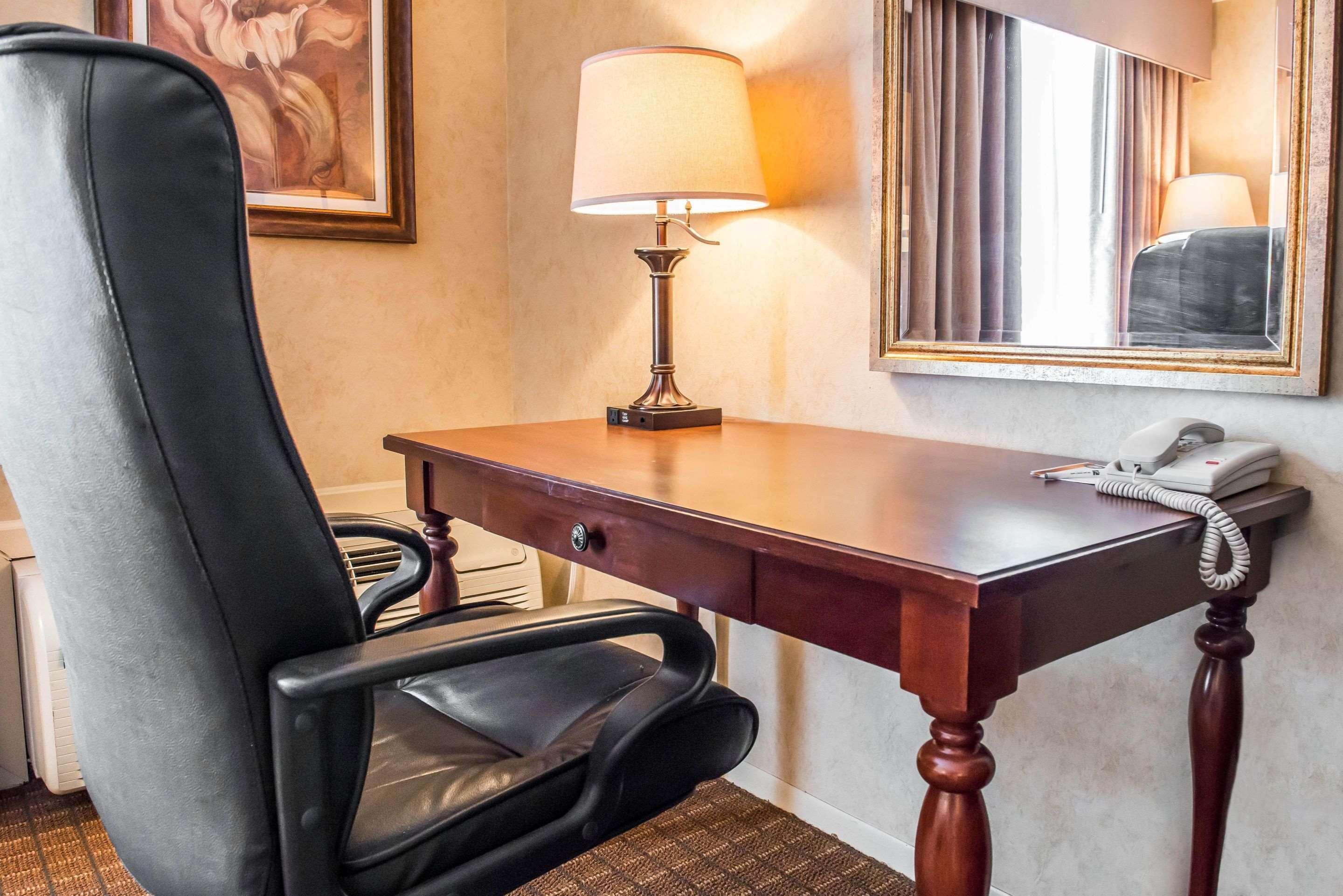 Quality Inn Pittsburgh Airport Oakdale Bagian luar foto