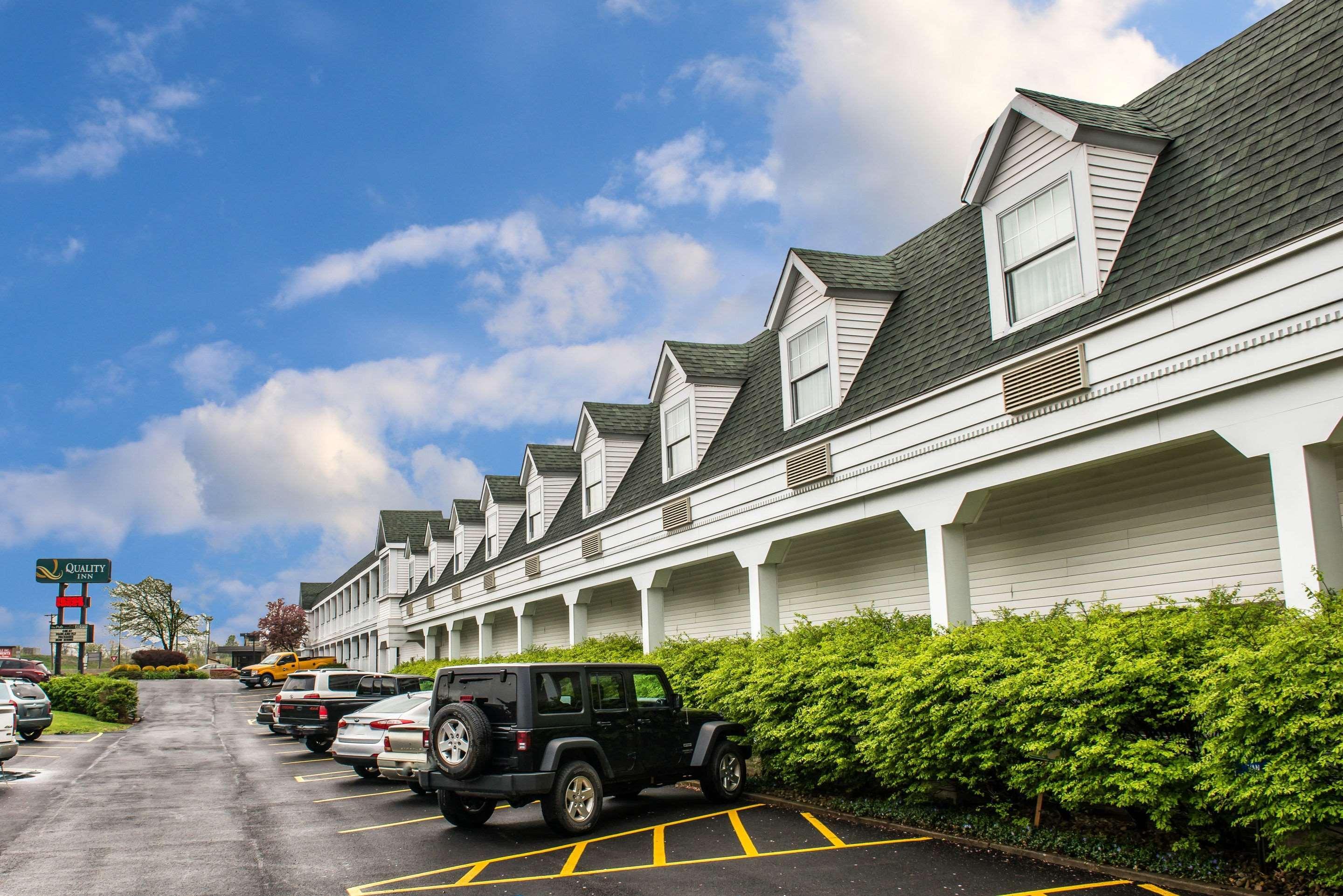 Quality Inn Pittsburgh Airport Oakdale Bagian luar foto