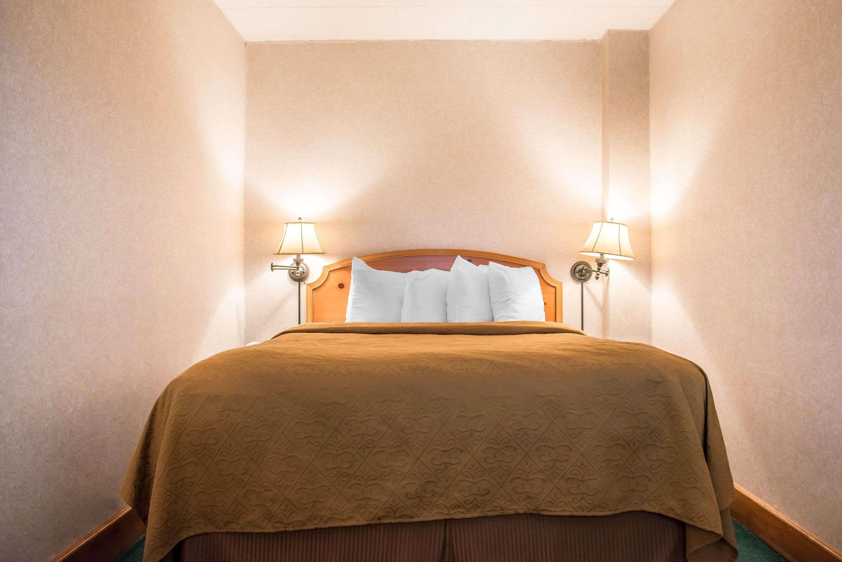 Quality Inn Pittsburgh Airport Oakdale Bagian luar foto
