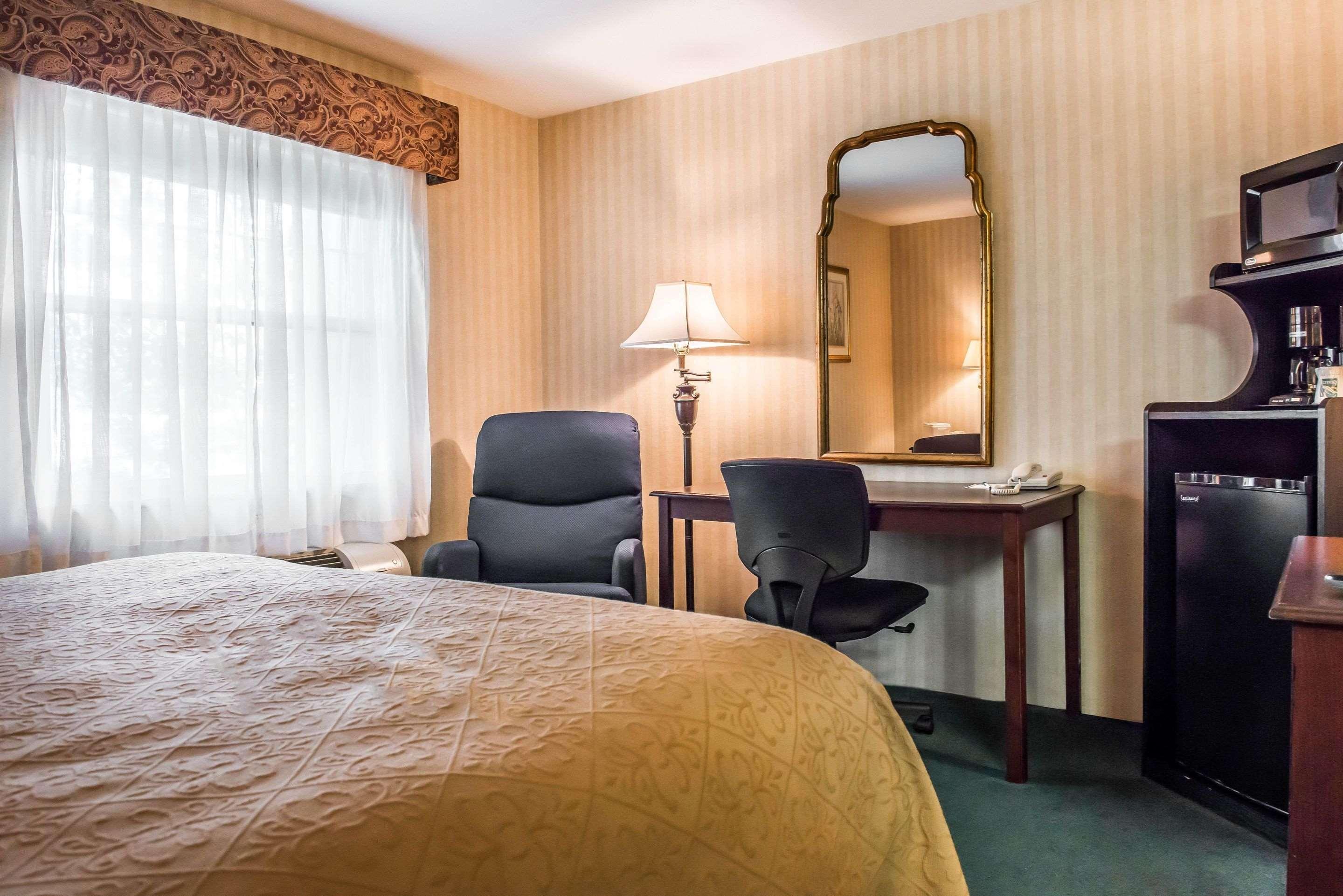 Quality Inn Pittsburgh Airport Oakdale Bagian luar foto