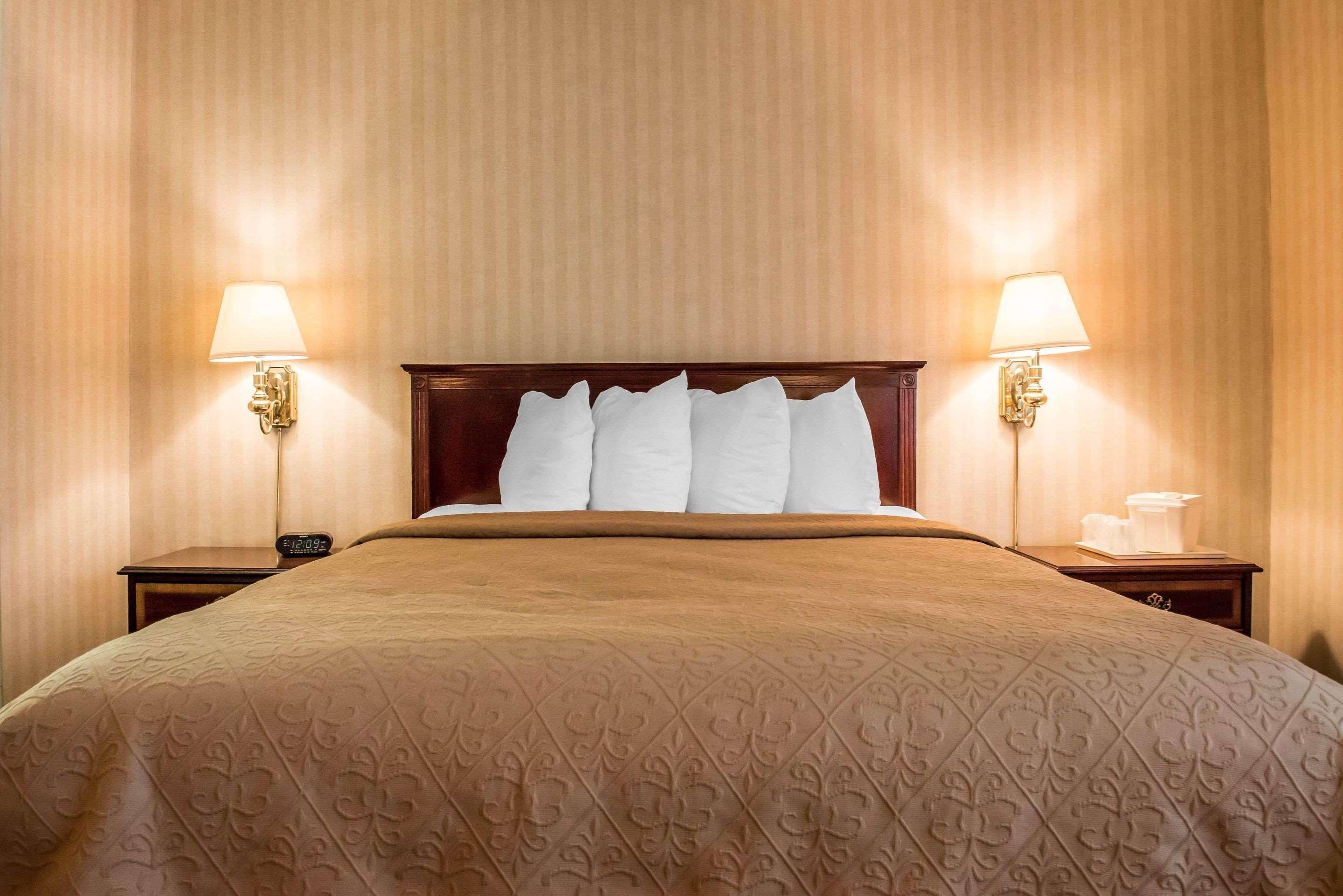 Quality Inn Pittsburgh Airport Oakdale Bagian luar foto
