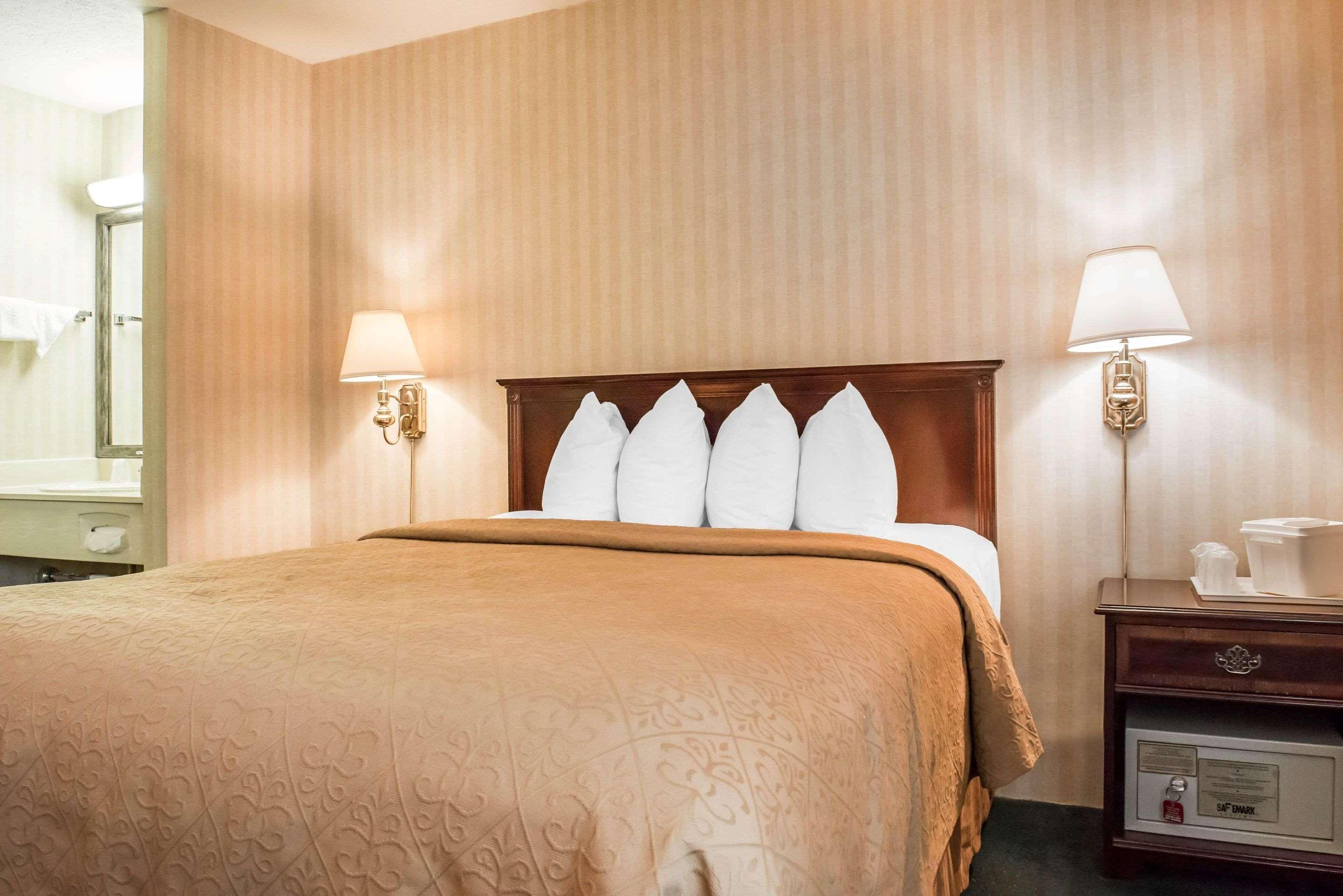 Quality Inn Pittsburgh Airport Oakdale Bagian luar foto