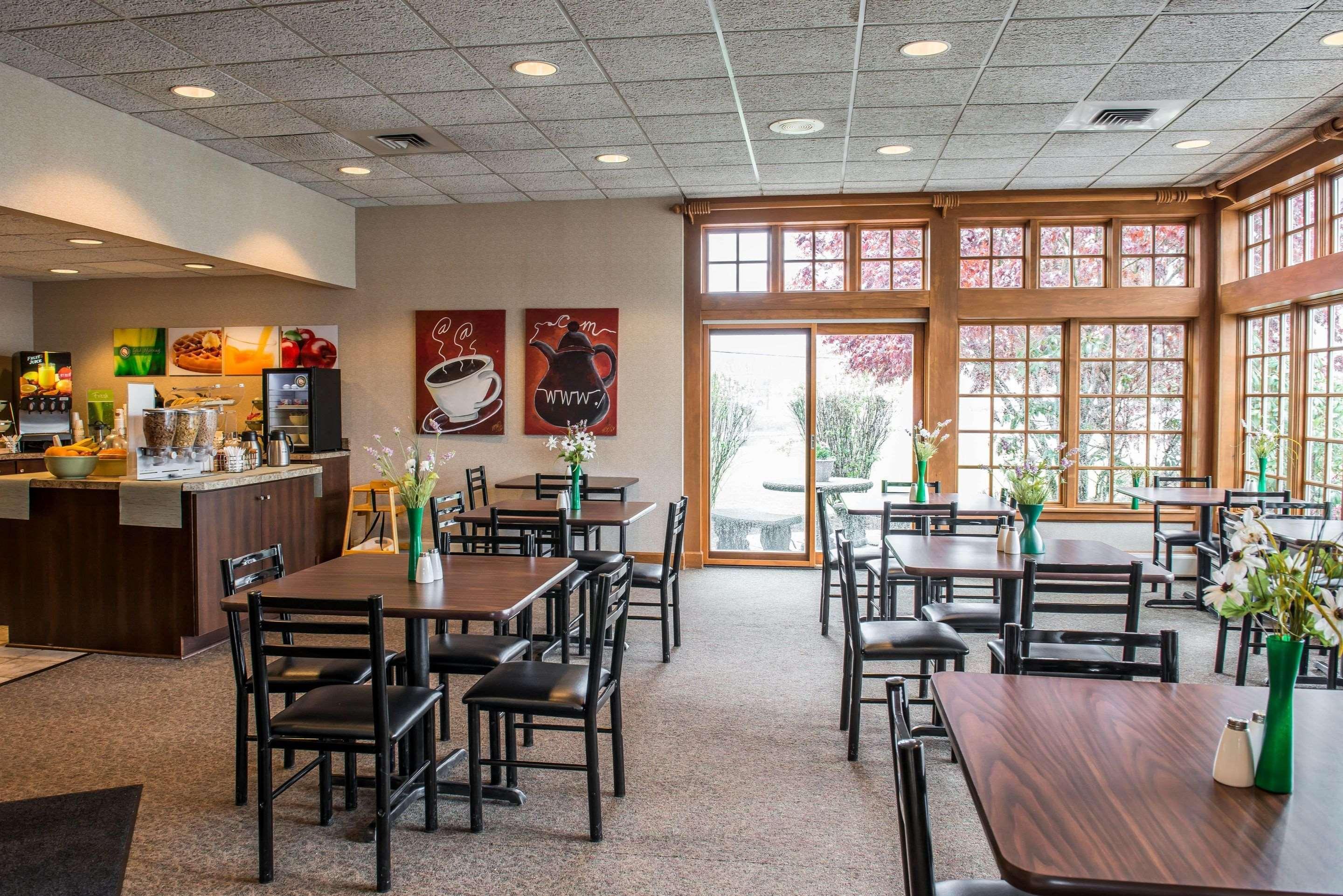 Quality Inn Pittsburgh Airport Oakdale Bagian luar foto