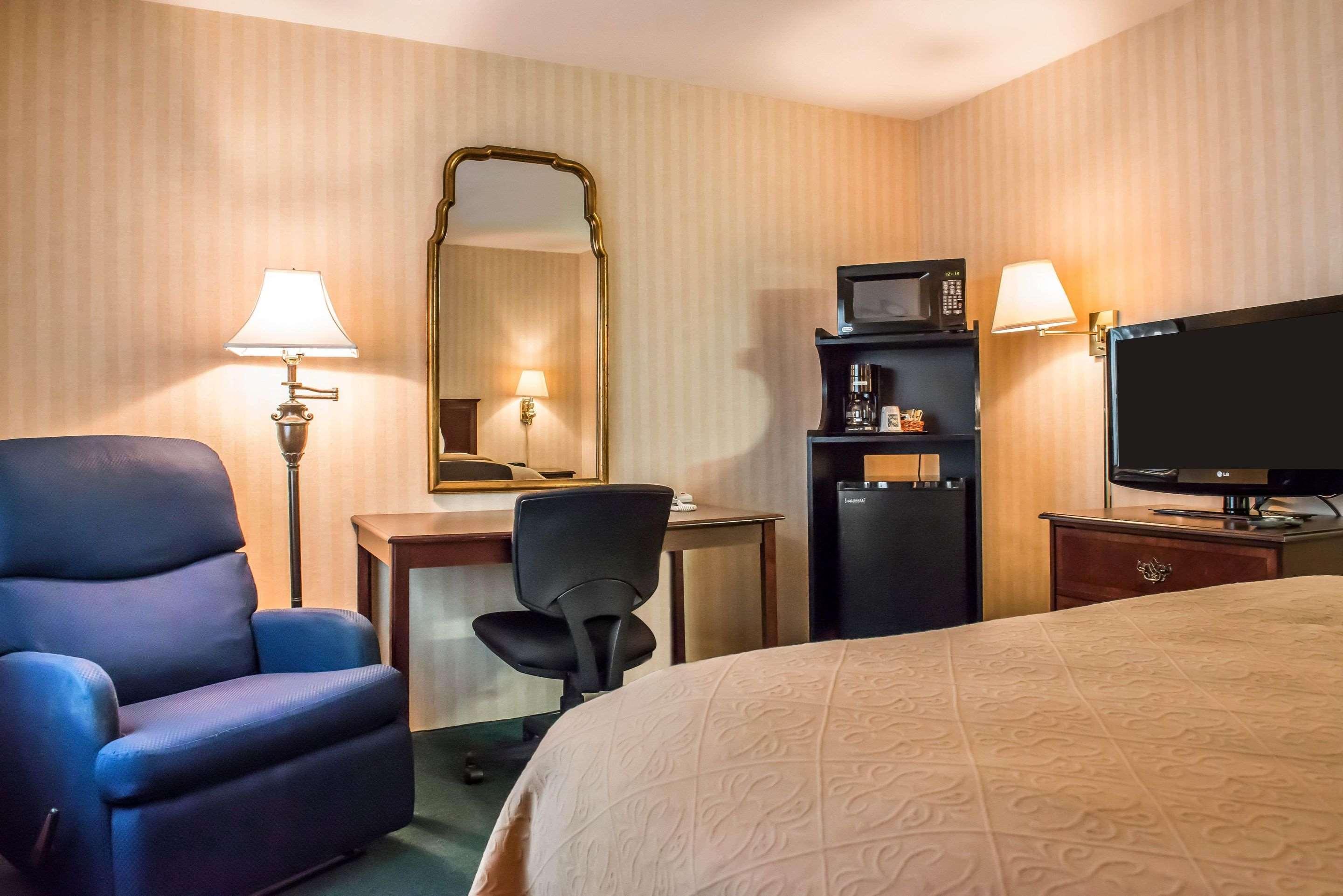 Quality Inn Pittsburgh Airport Oakdale Bagian luar foto