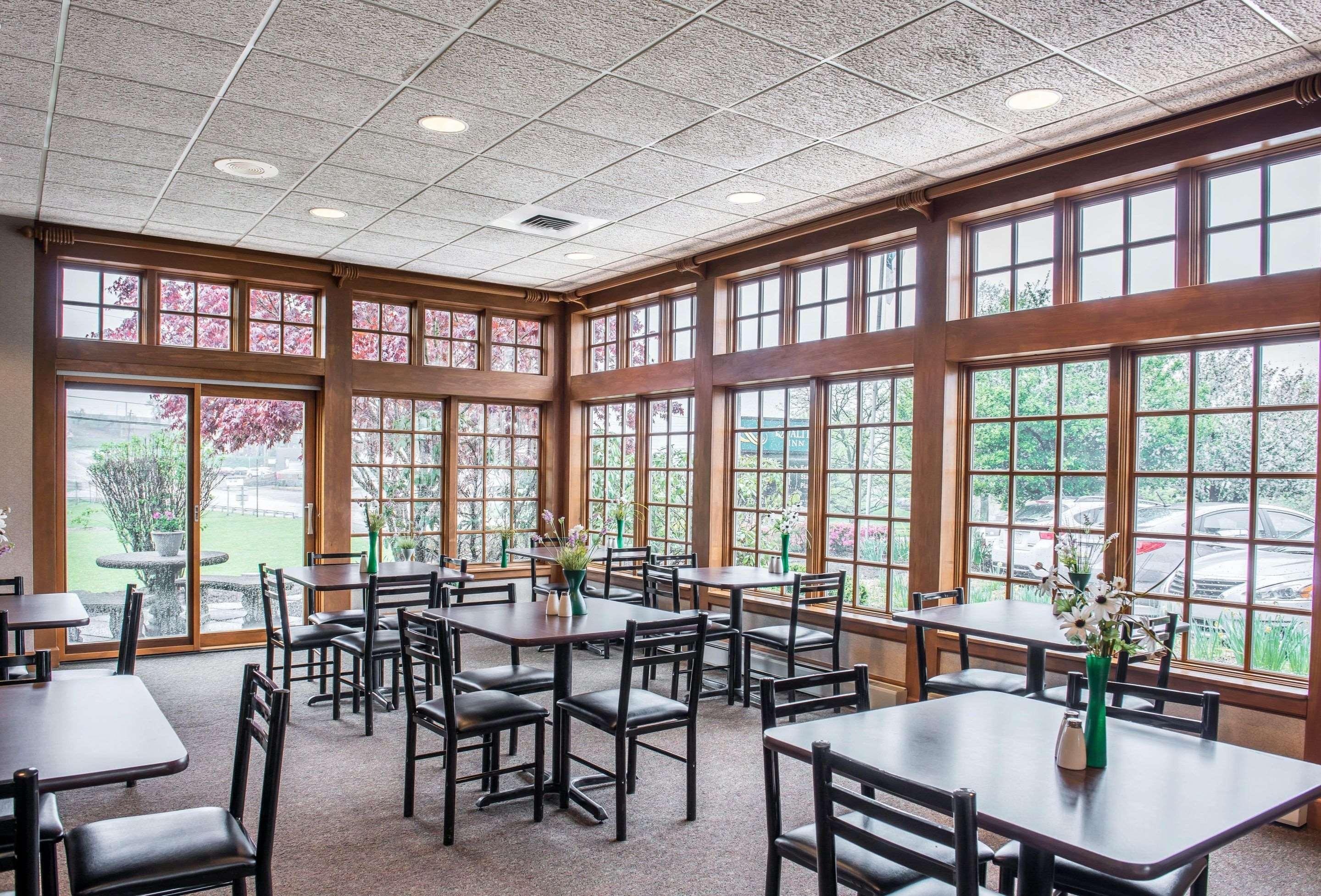 Quality Inn Pittsburgh Airport Oakdale Bagian luar foto