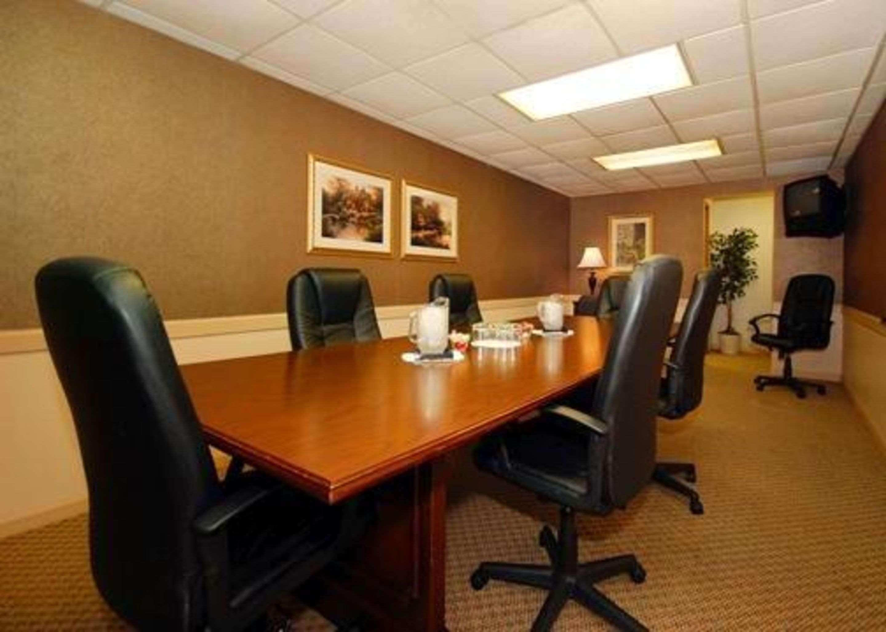 Quality Inn Pittsburgh Airport Oakdale Bagian luar foto