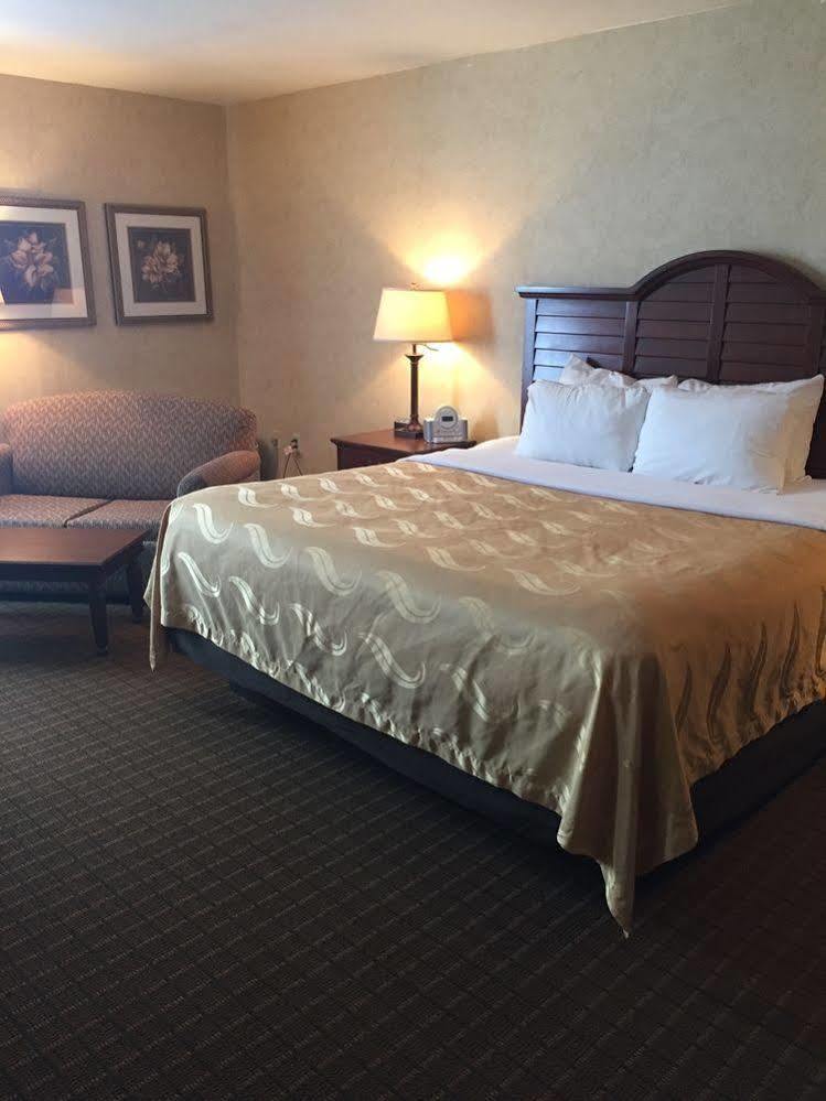 Quality Inn Pittsburgh Airport Oakdale Bagian luar foto